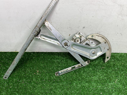 1990 Used Toyota Hiace RZH102-8000415 - Right Front Door Regulator PN: