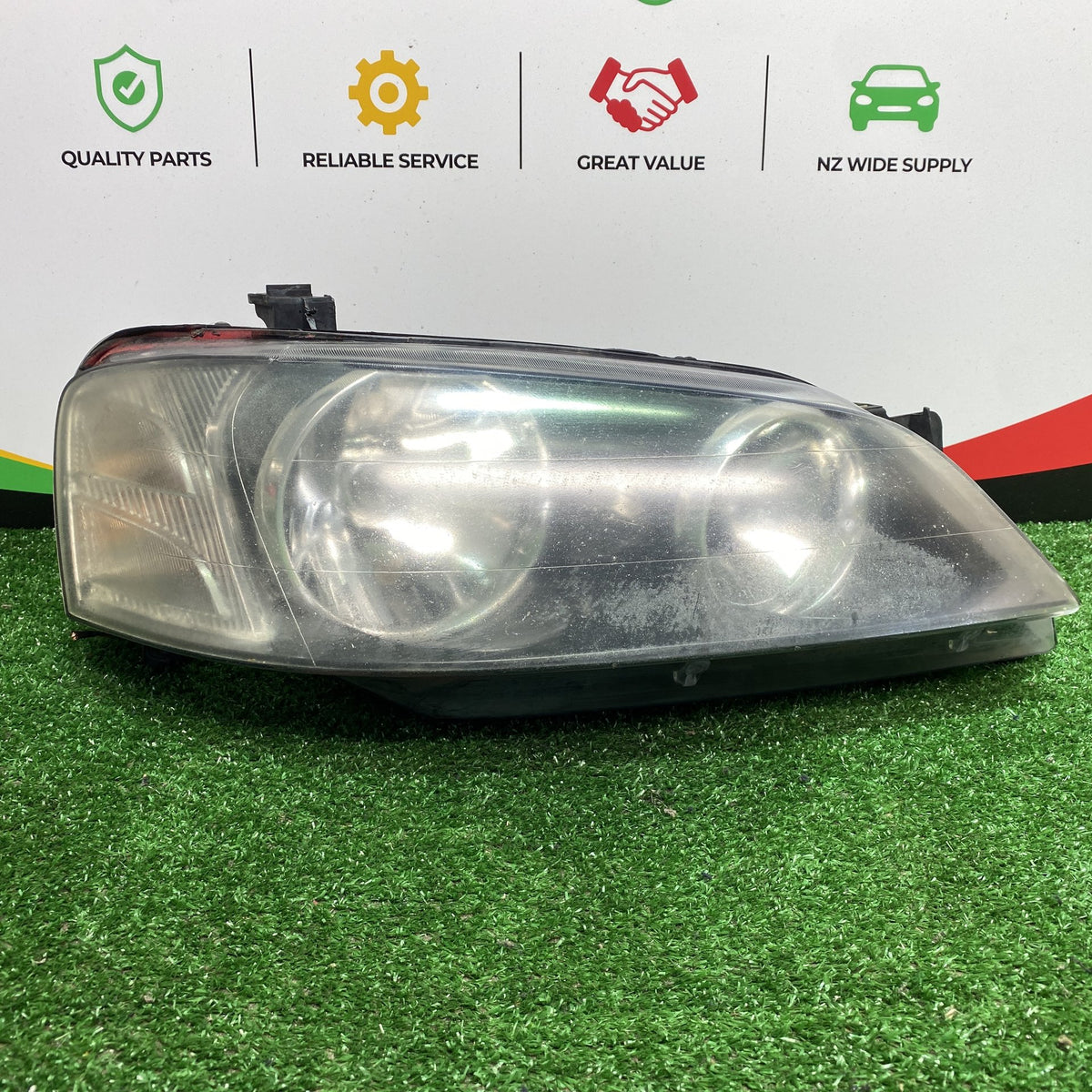2004 Ford Falcon BA - Right Headlight PN: 3R2313005AC