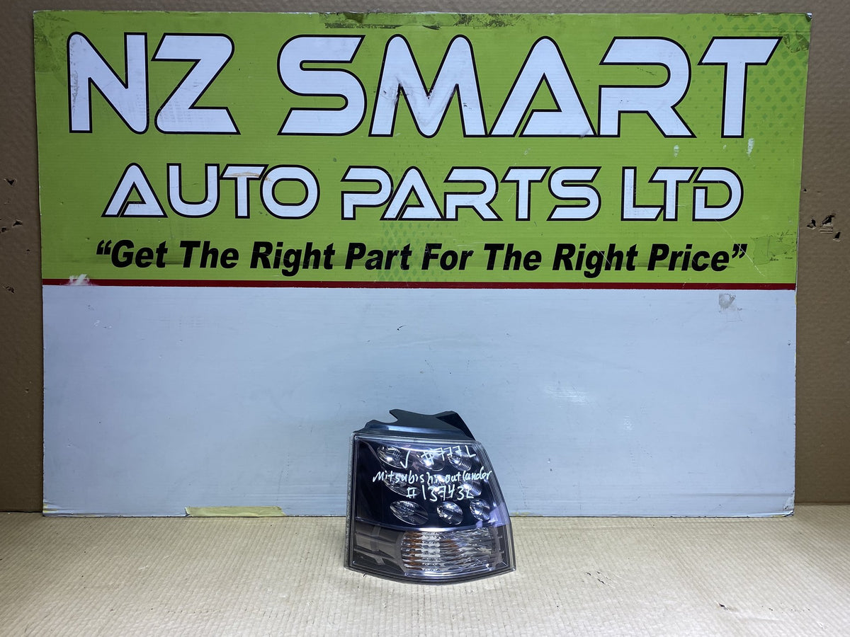 2007 Mitsubishi Outlander - Left Taillight PN: Koito 220-87813