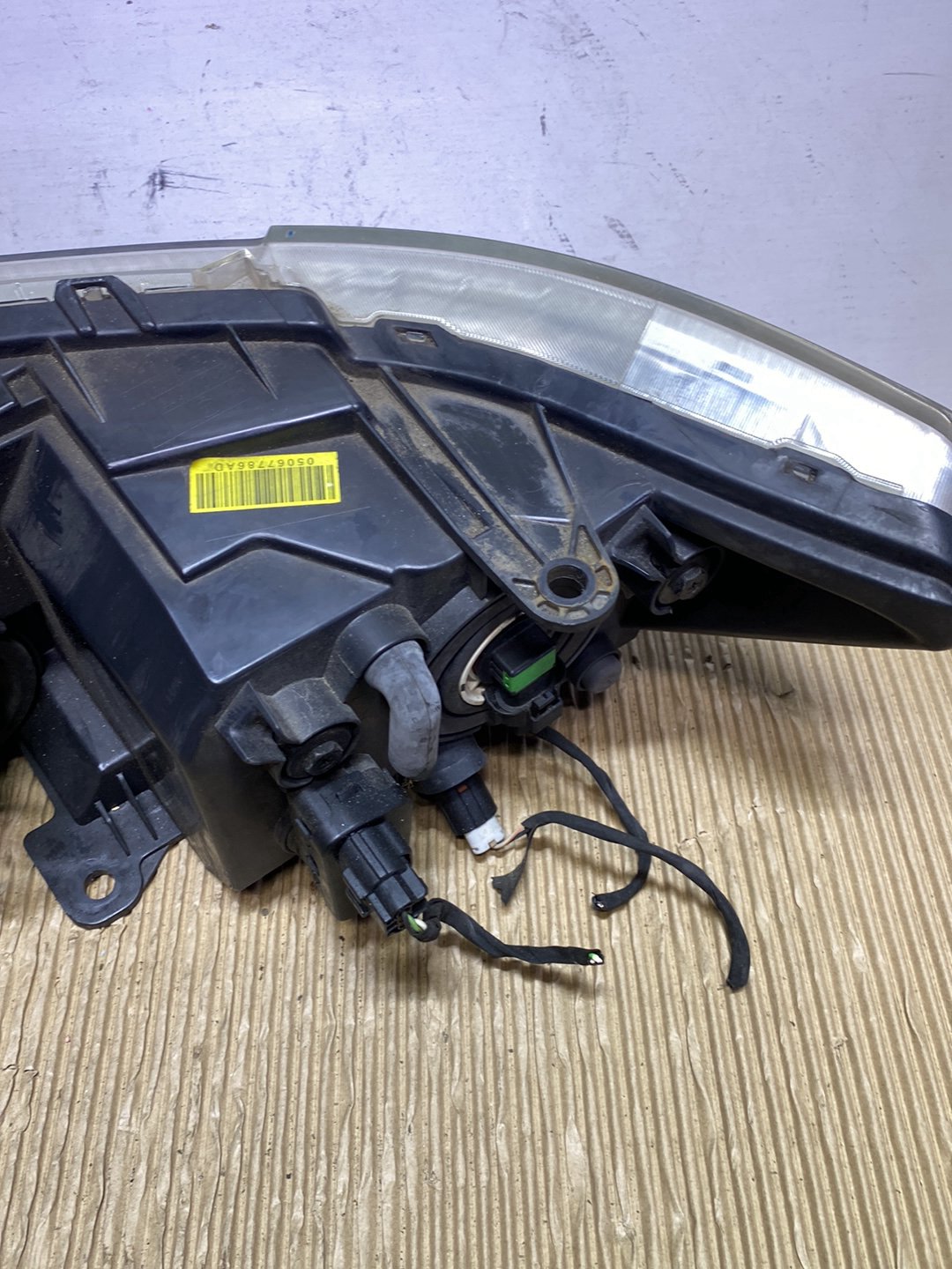 2009 Dodge Journey- Right Headlight PN: see photos