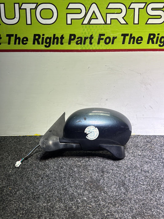 2011 Nissan Juke I F15 F15 - Left Door Mirror PN: 5 wires