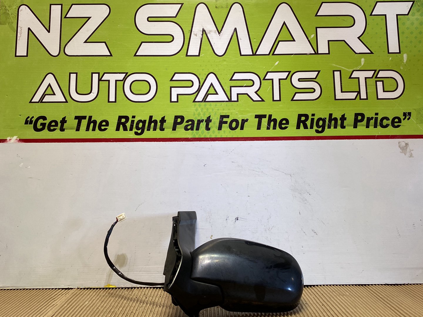 2004 Mazda MPV- Left Door Mirror PN: 4 wires