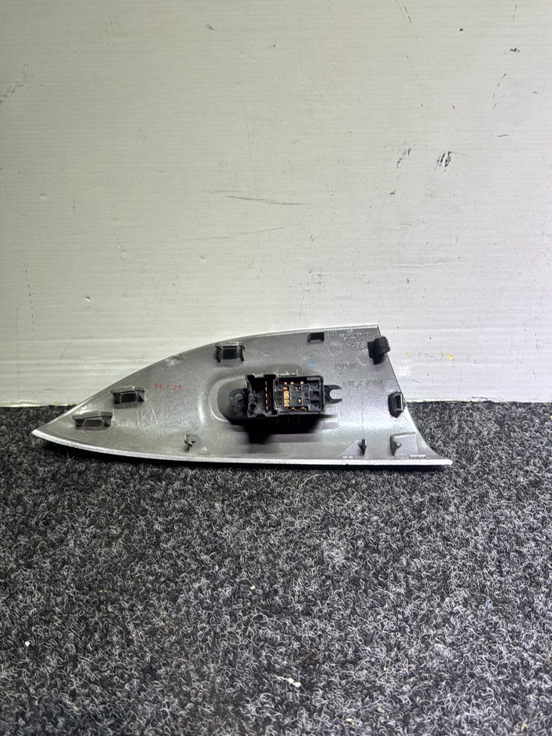 2011 Nissan Juke I F15 F15 - Left Front Window Switch