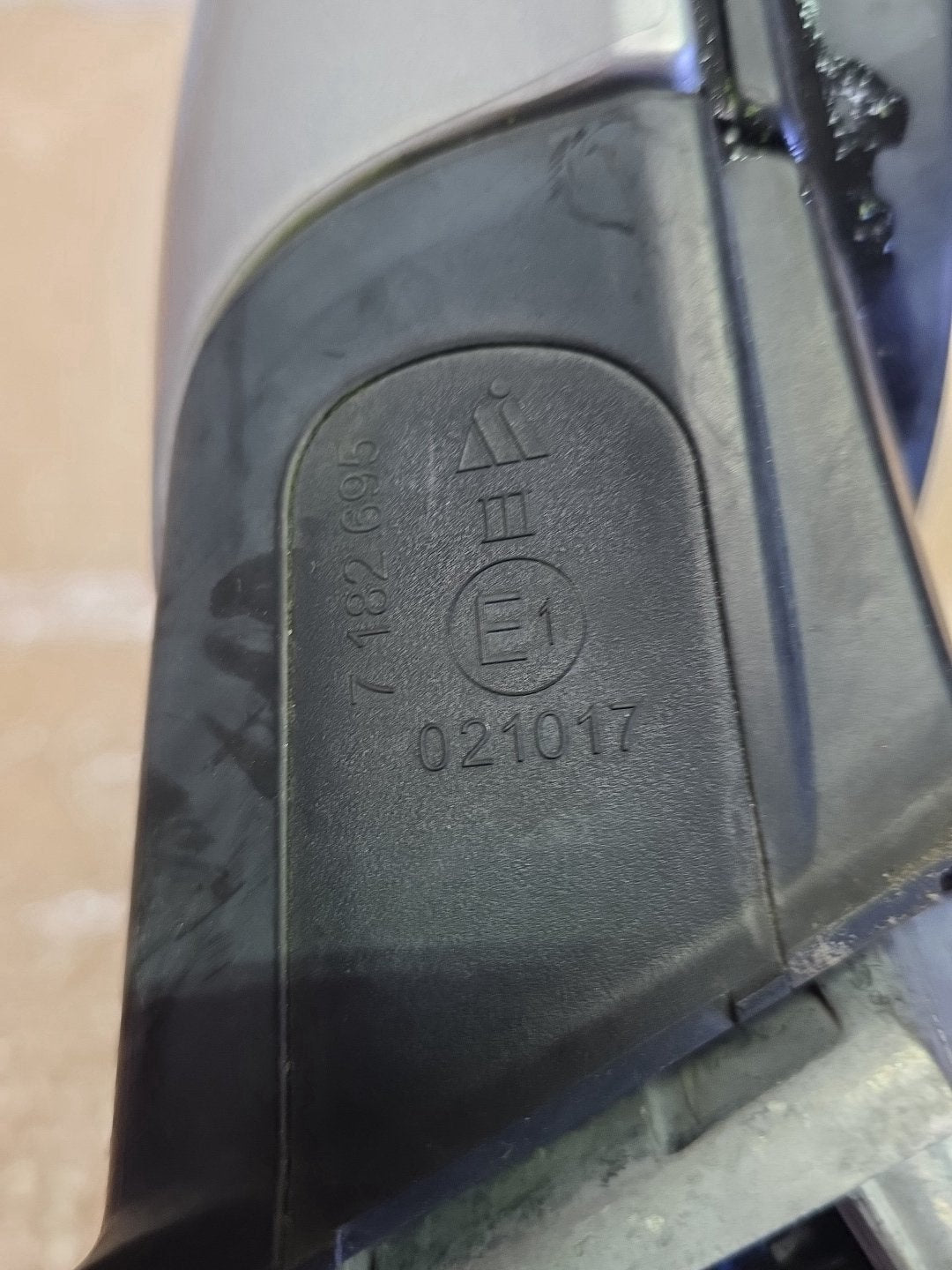 2009 BMW 320i - Left Door Mirror PN: 3 pin