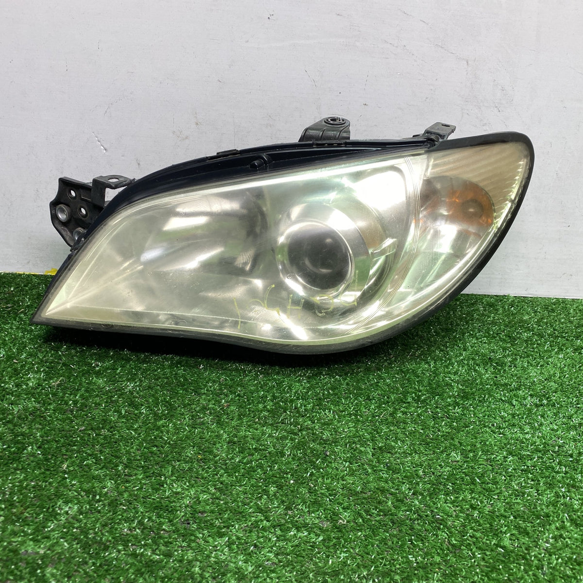 2005 Subaru Legacy BPE - Left Headlight PN: 84990AG430