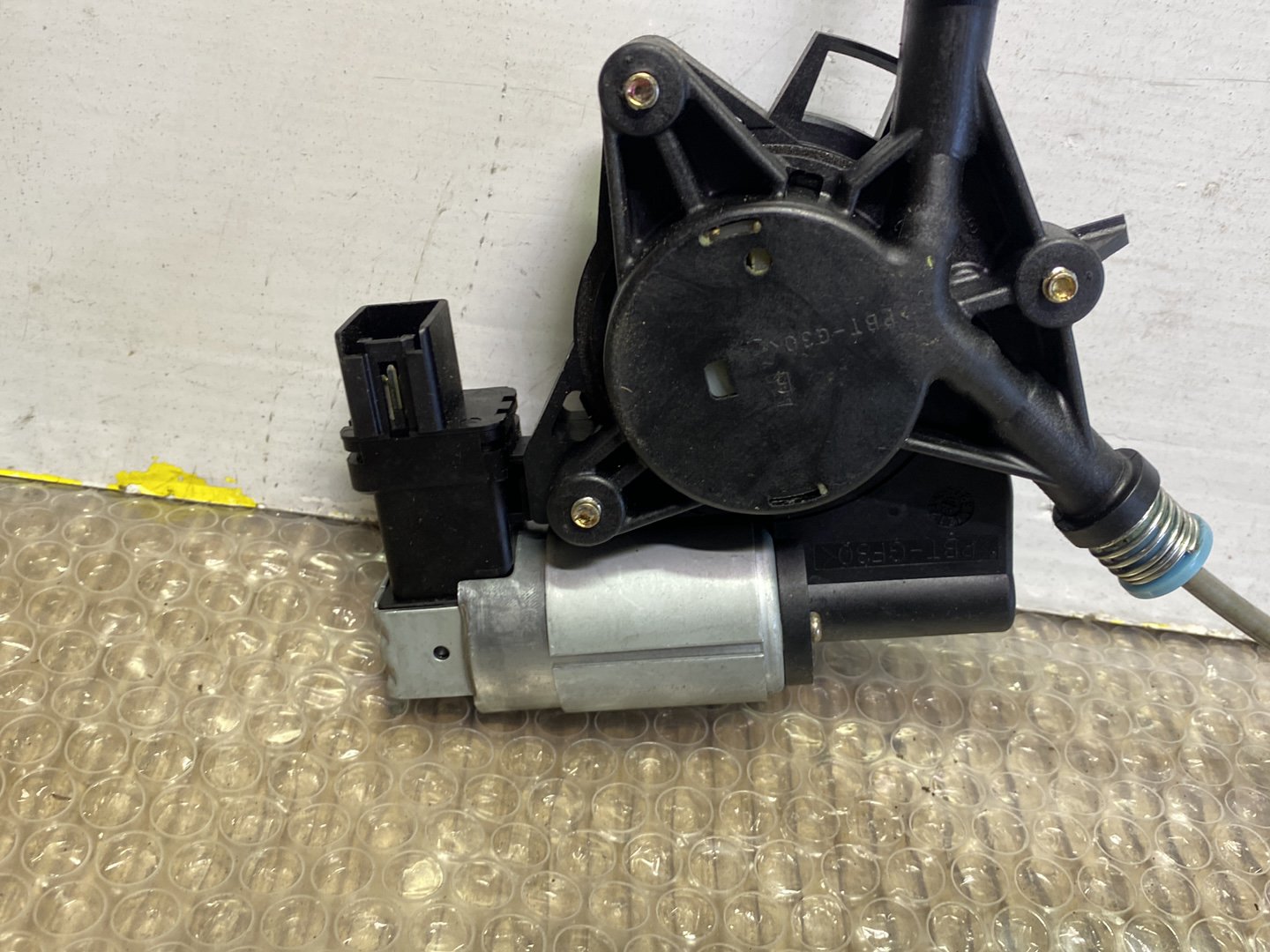 2004 Mazda Demio- Right Front Door Regulator PN: GJ6A5958XF