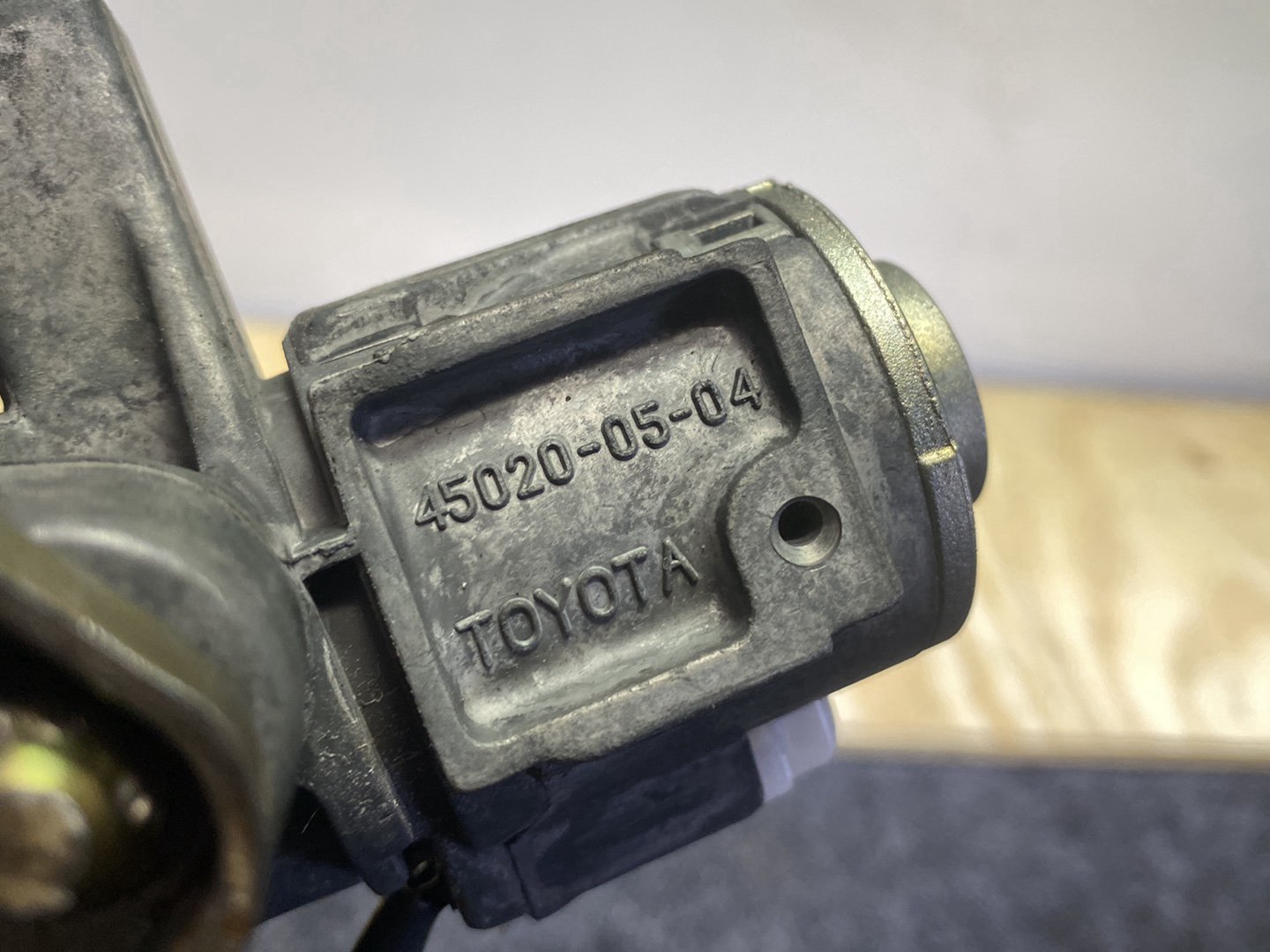 2005 Toyota Avensis AZT250 - Ignition Switch PN: 45020-05-04
