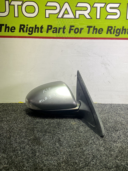 2012 Mazda Axela BLFFP- Right Door Mirror PN: 7 wires