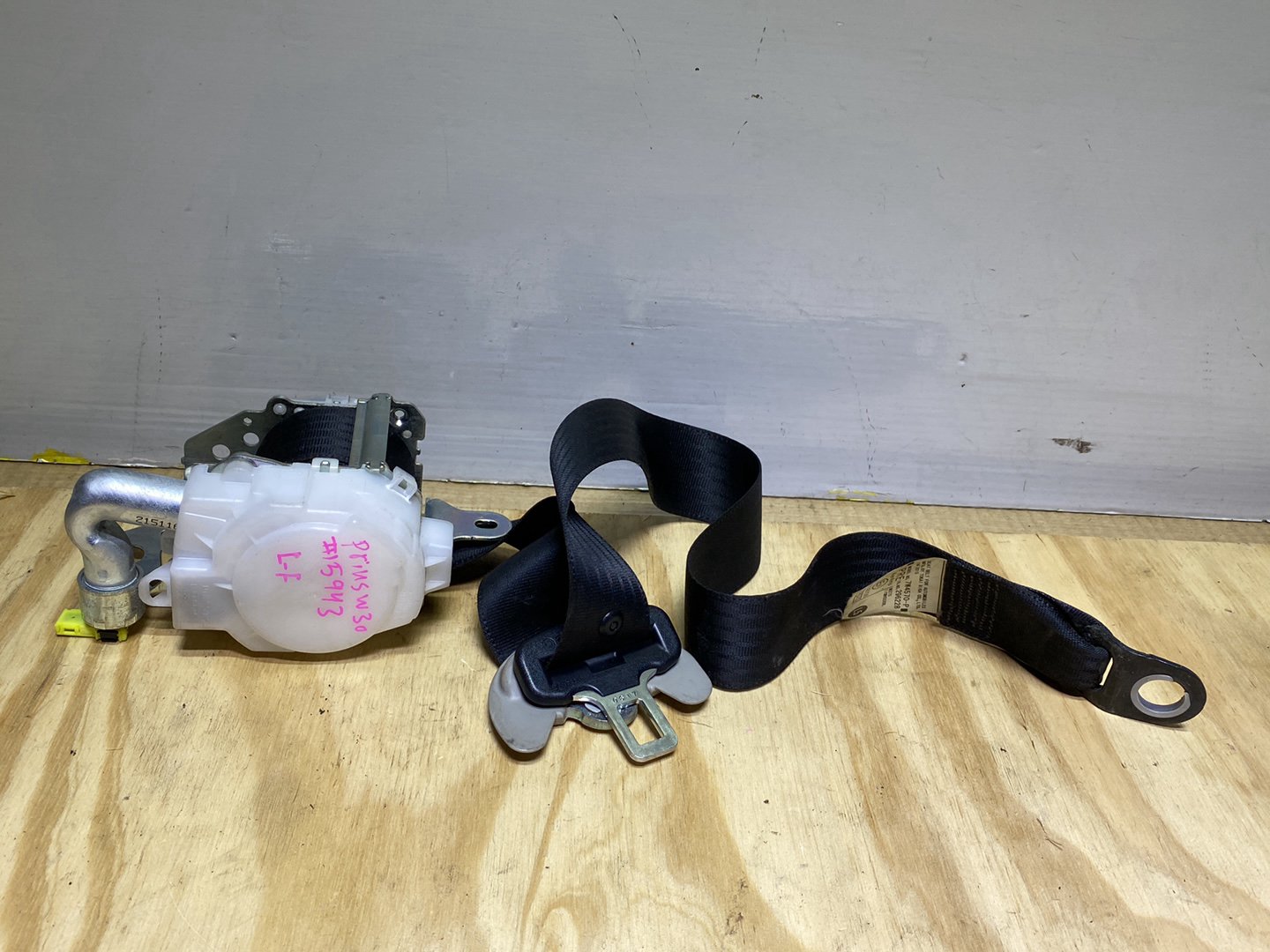 2015 Toyota Prius ZVW30 - Left Front Seat Belt