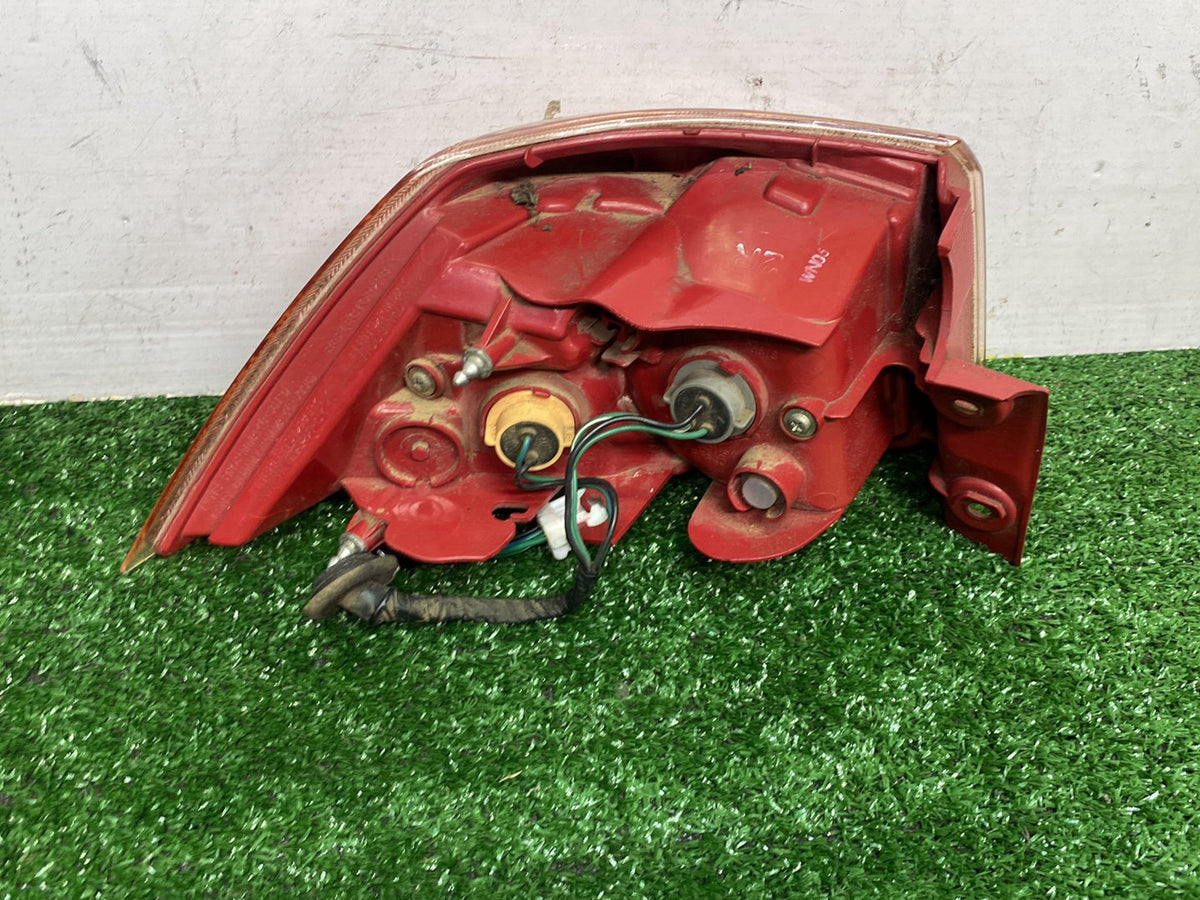 2008 Mitsubishi Galant - Right Taillight PN: P5613