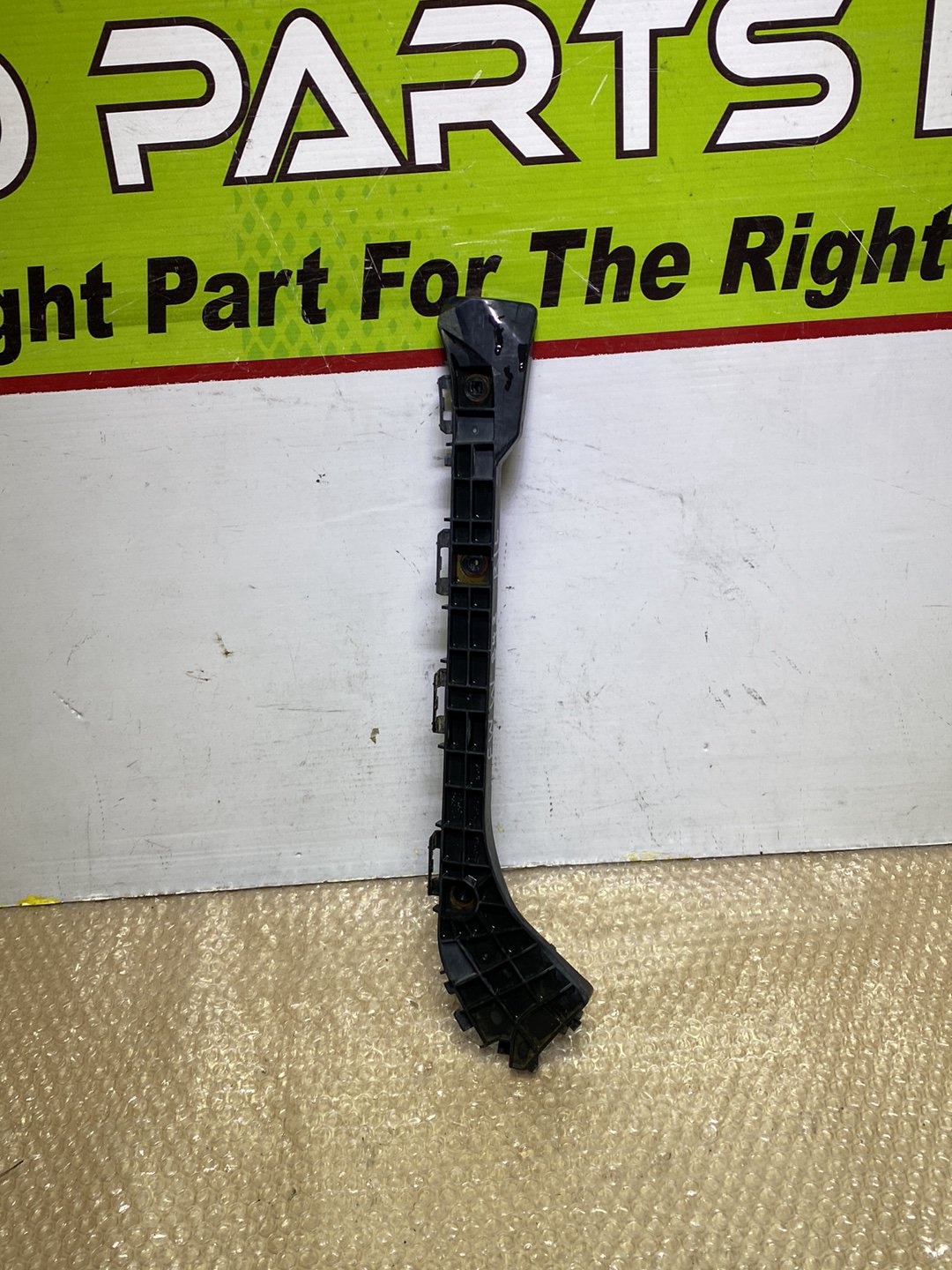 2009 Used Toyota Prius - Left Rear Bumper Retainer PN: 5259247021