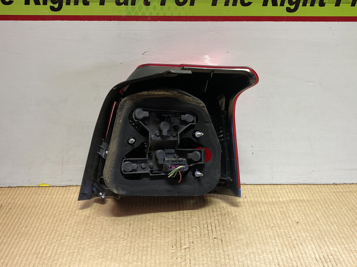 2006 Used Toyota Avensis AZT250 - Left Taillight PN: see photo