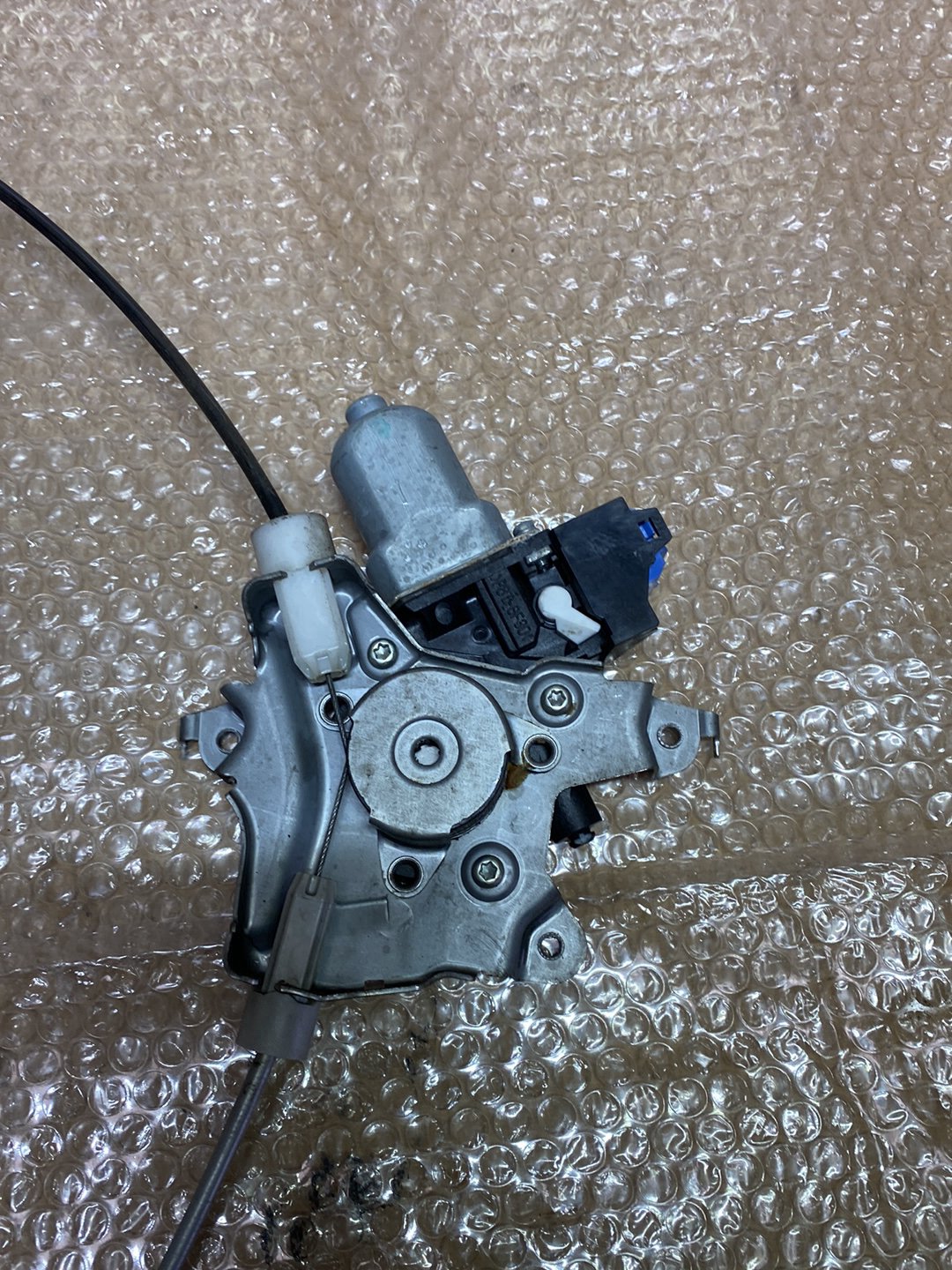 2009 Mazda Familia VY12 - Right Front Window Regulator/Motor PN: 1N0758560