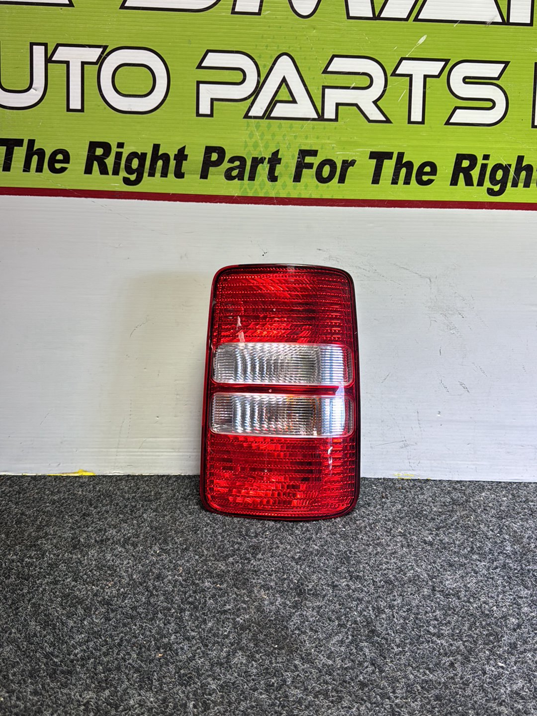 2014 Volkswagen Caddy - Right Taillight