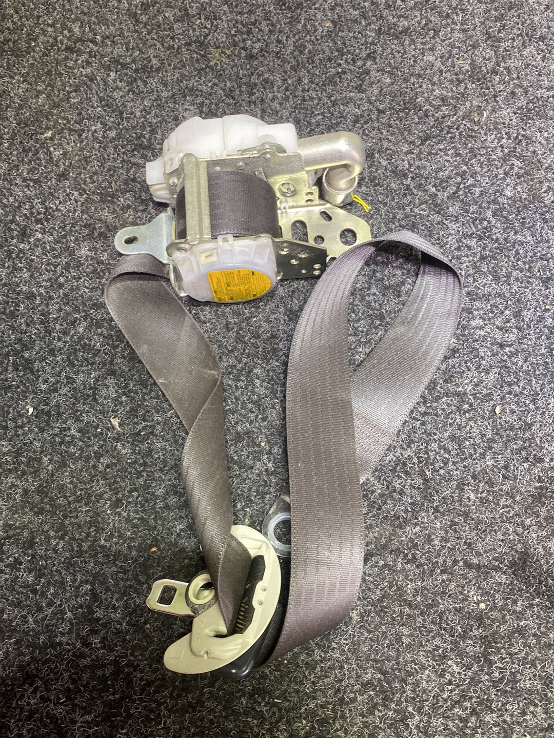 2008 Toyota Corolla - Left Front Seat Belt PN: Model No 7Q8010-P
