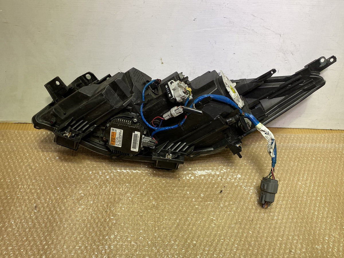 2010 Mazda Axela - Right Headlight  Auto Adjust / Hid Type / Koito 100-41396