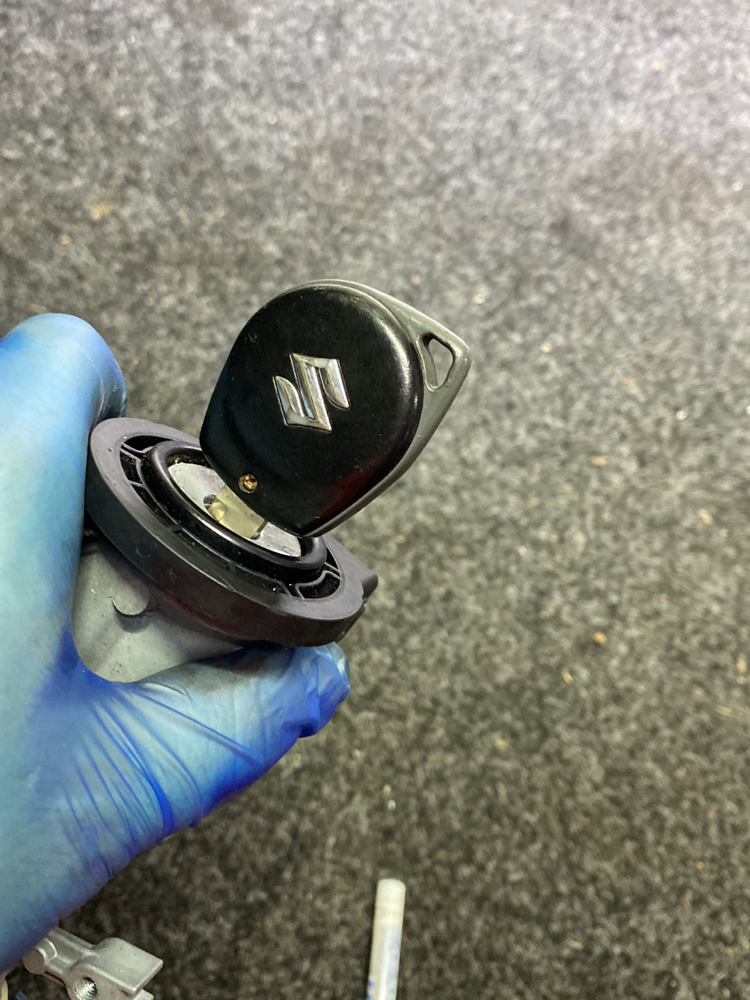 2004 Suzuki Swift - Ignition With Key PN: SL-S18
