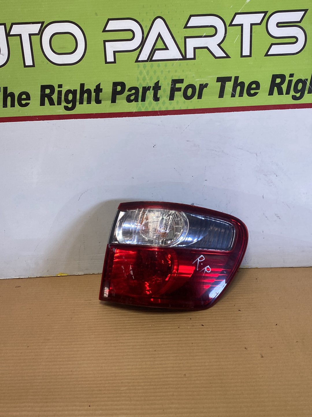 2004 Toyota Ipsum- Right Taillight PN: