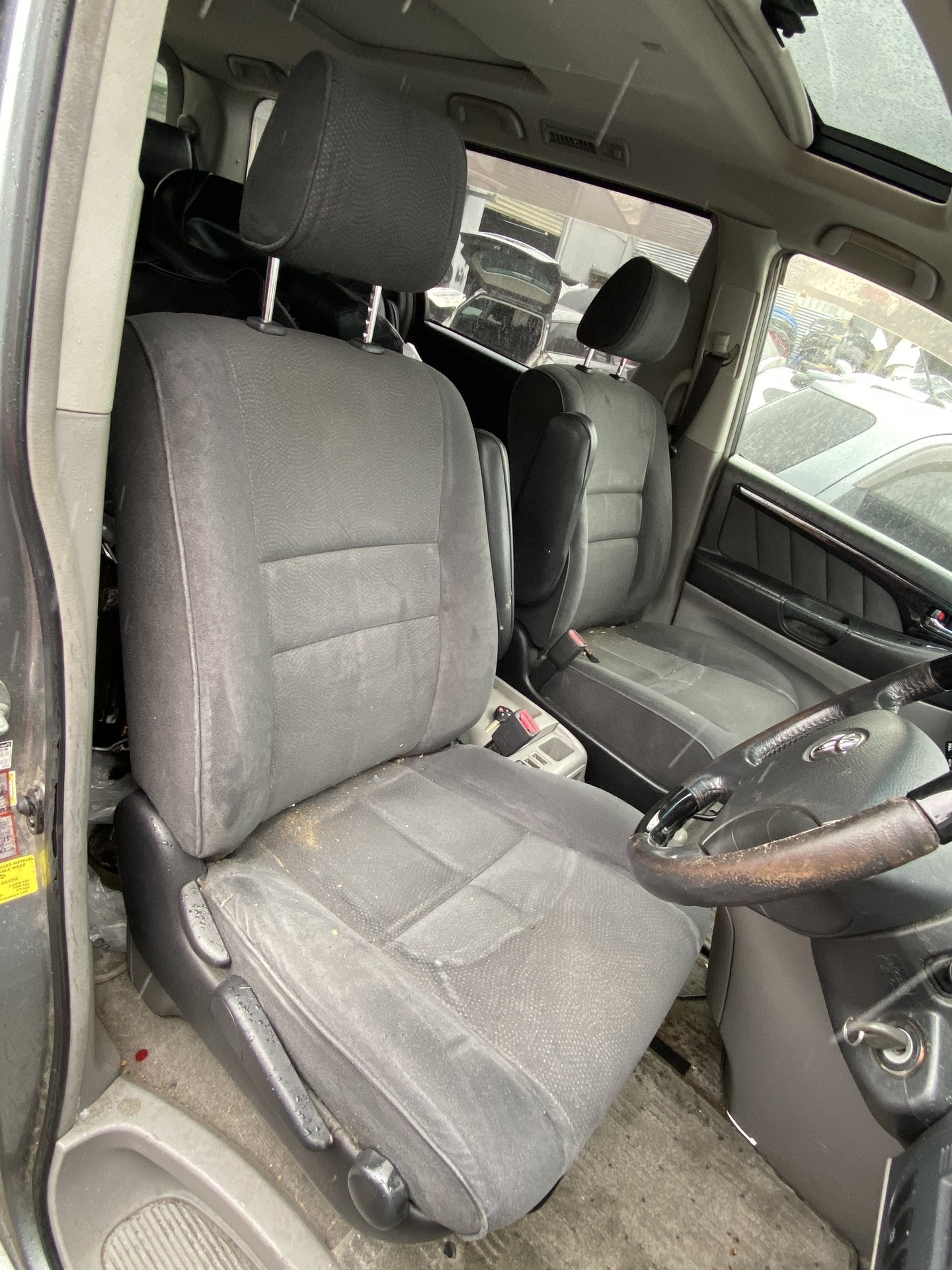 2005 Toyota Alphard ANH10 Dismantling For Parts