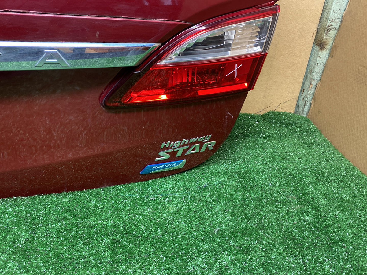 2013 Nissan Lafesta CWFFWN - Tailgate PN: 90100HA01L