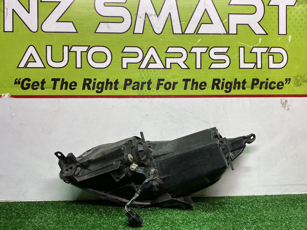 2002 Mitsubishi Colt - Right Headlight PN: P2970