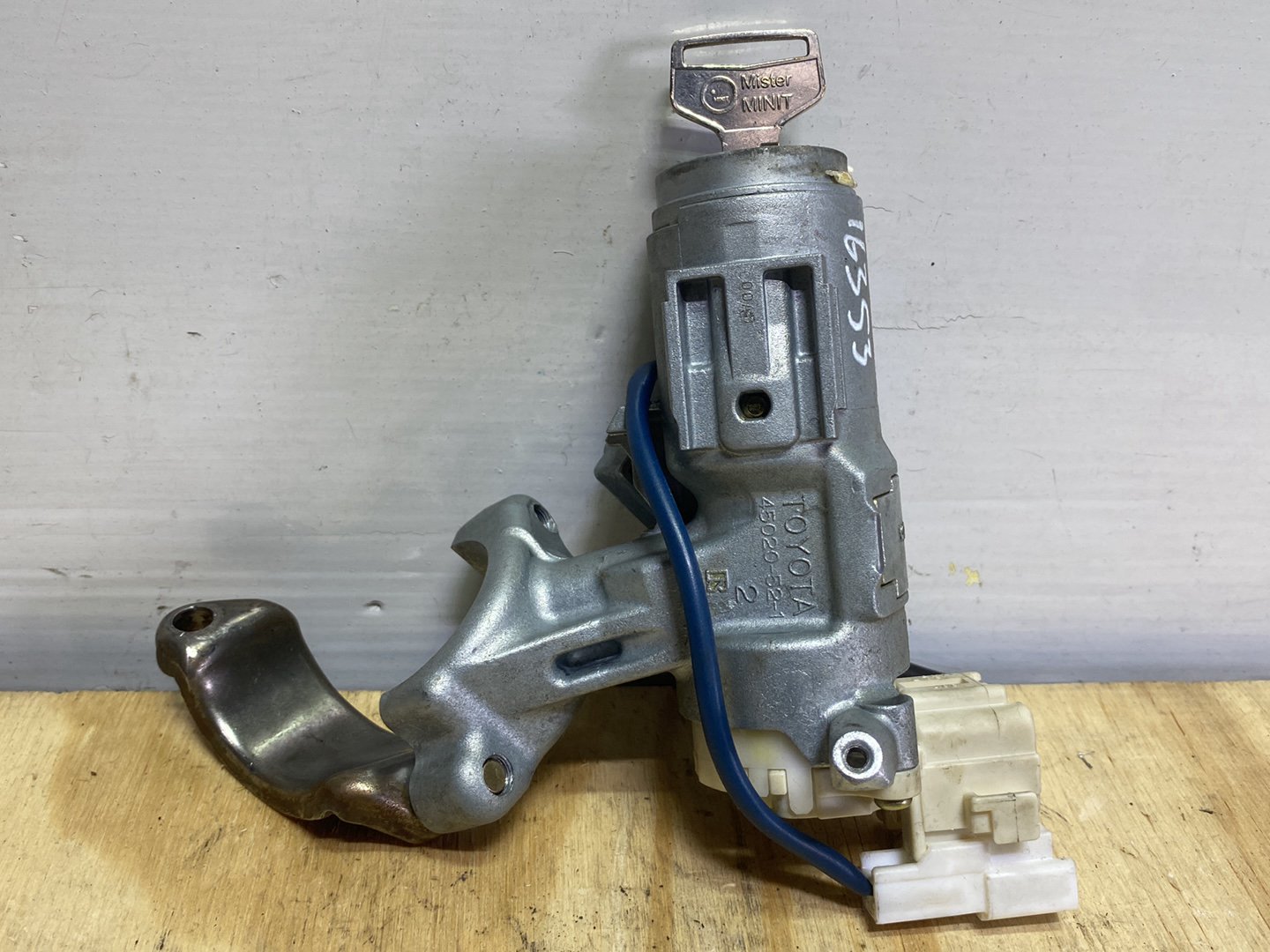 2000 Toyota Vitz SCP10 - Ignition With Key PN: 45020-52-1