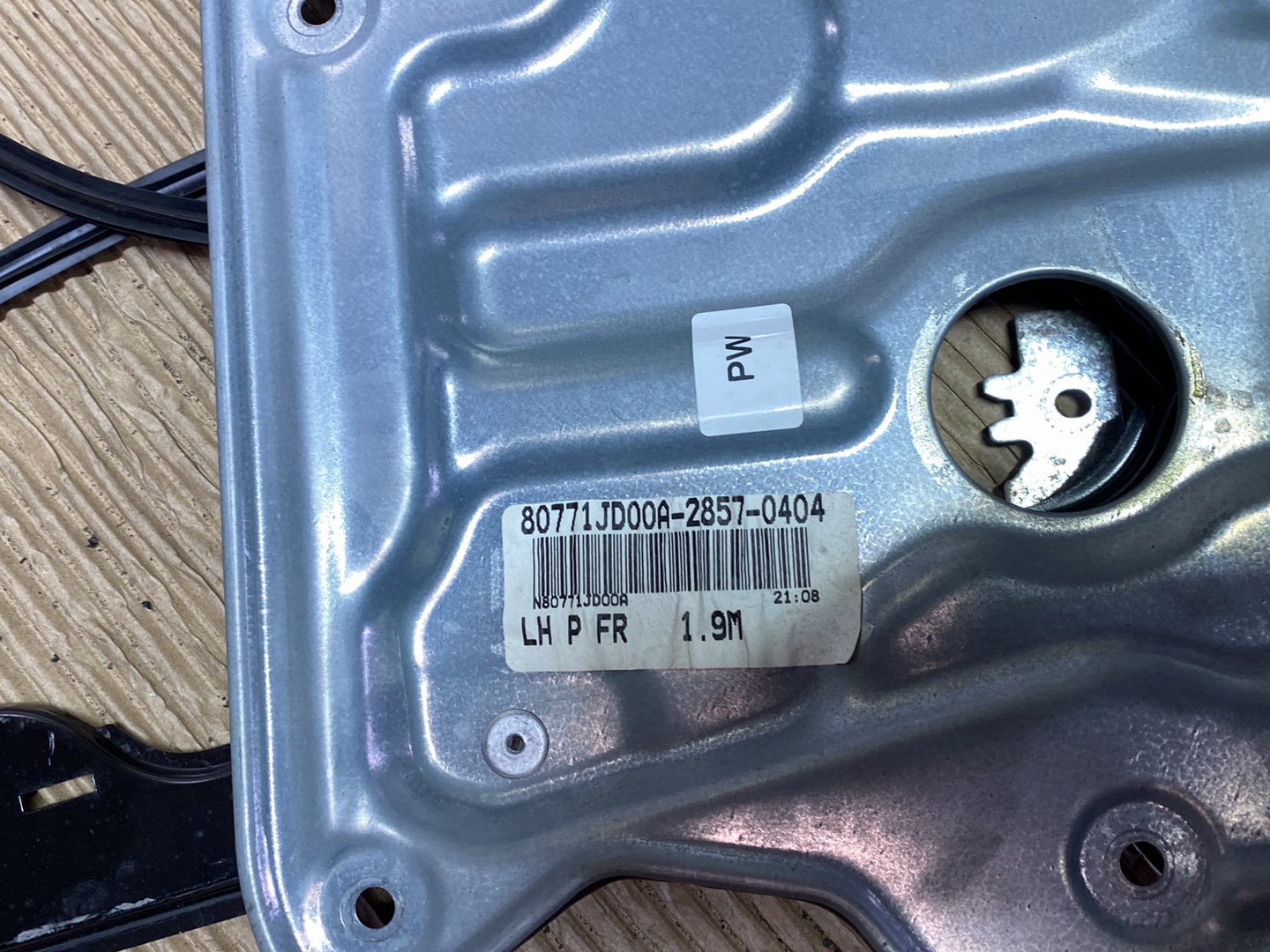 2008 Nissan Dualis KJ10- Left Front Window Regulator PN: see photos