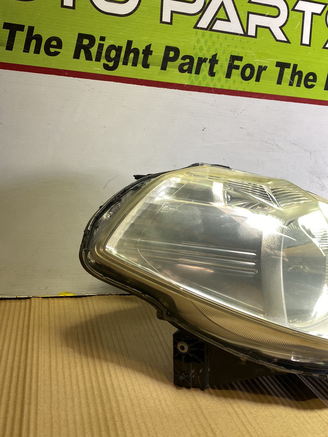 2007 Nissan Tiida- Right Headlight PN: STANLEY P4278R