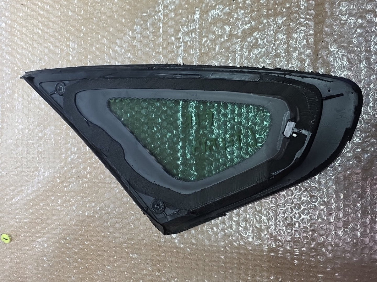 2008 Nissan Bluebird - Right Rear Quarter Door Glass PN: M282