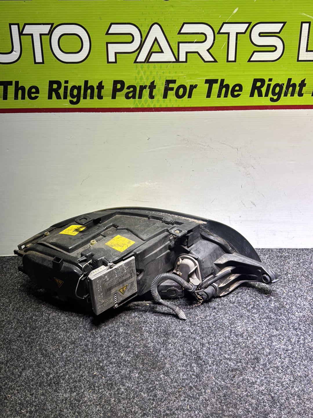 2005 Audi TT TRUZZZ8N751013059 - Left Headlight PN: 8N0 941 003
