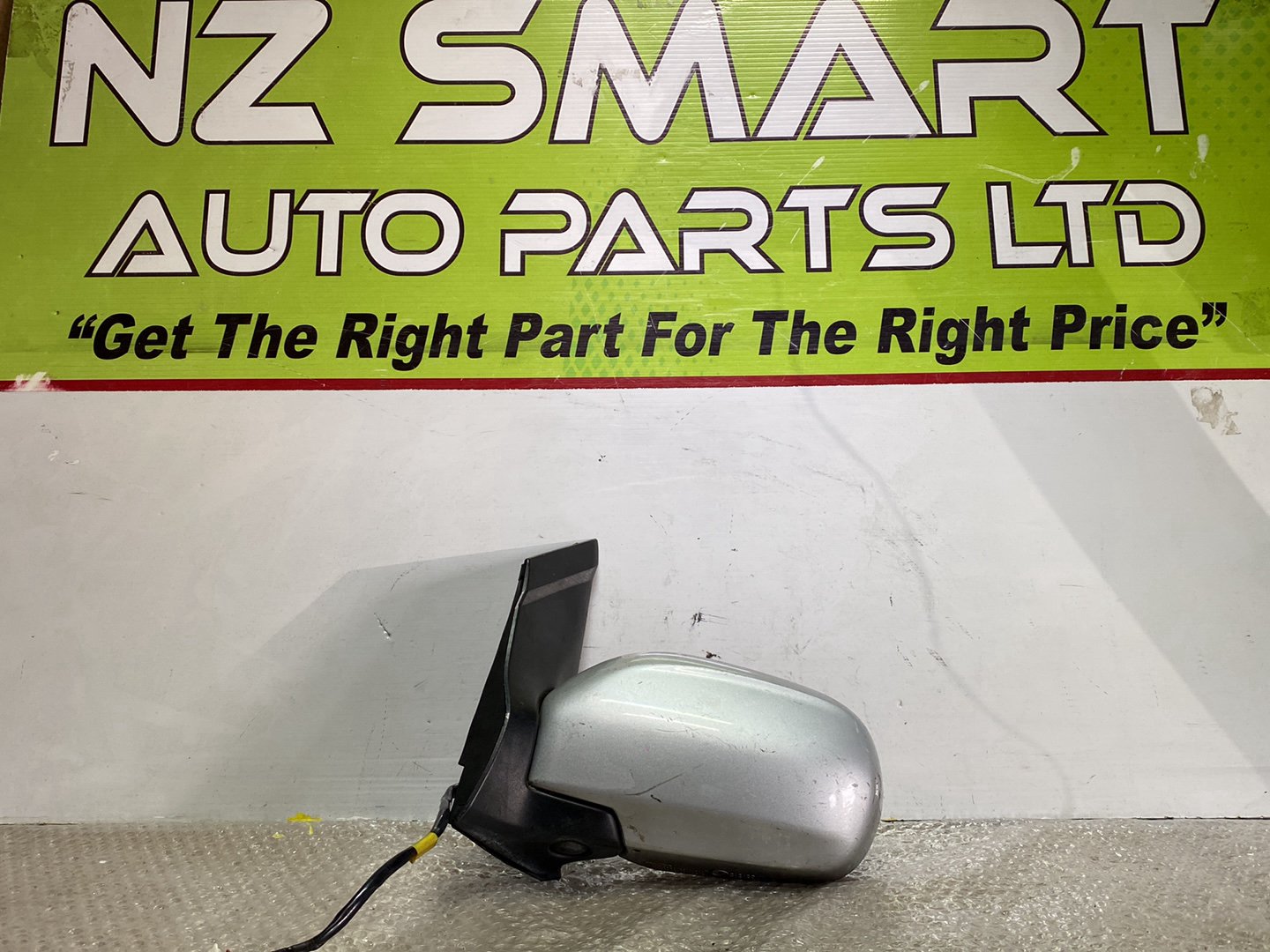 2005 Mazda MPV- Left Door Mirror PN: 5 wires