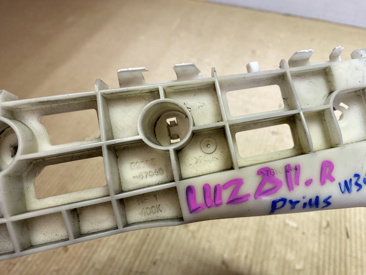 2013 Used Toyota Prius ZVW30 - Right Front Bumper Retainer PN: 52115-47040