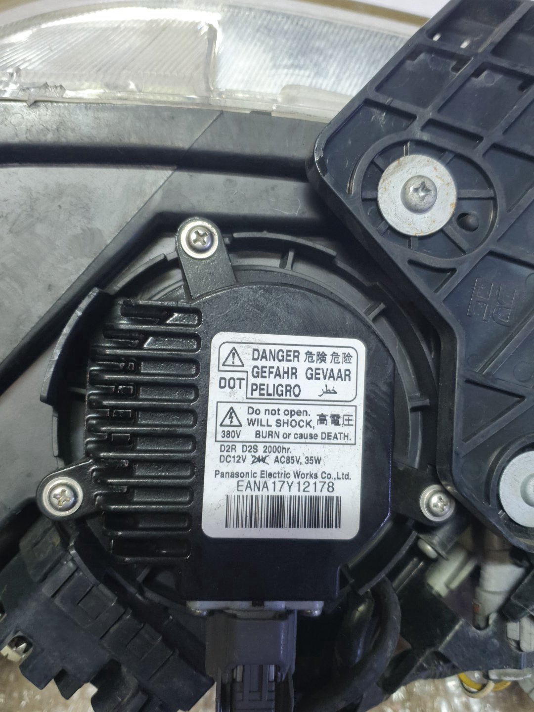 2011 Nissan Fuga- Right Headlight PN: see photos