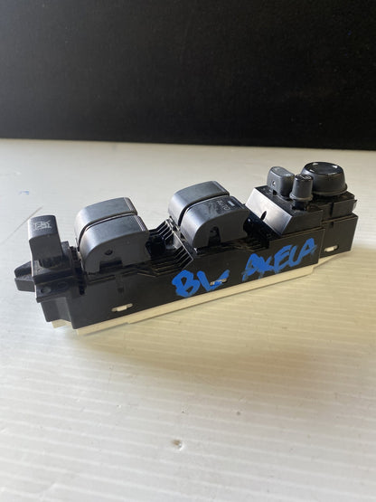 2009 Mazda Axela - Right Front Window Switch B38W66350A