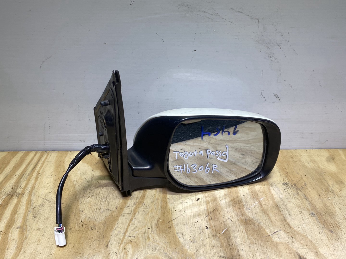 2008 Toyota Passo QNC10 - Right Door Mirror PN: 7 wires
