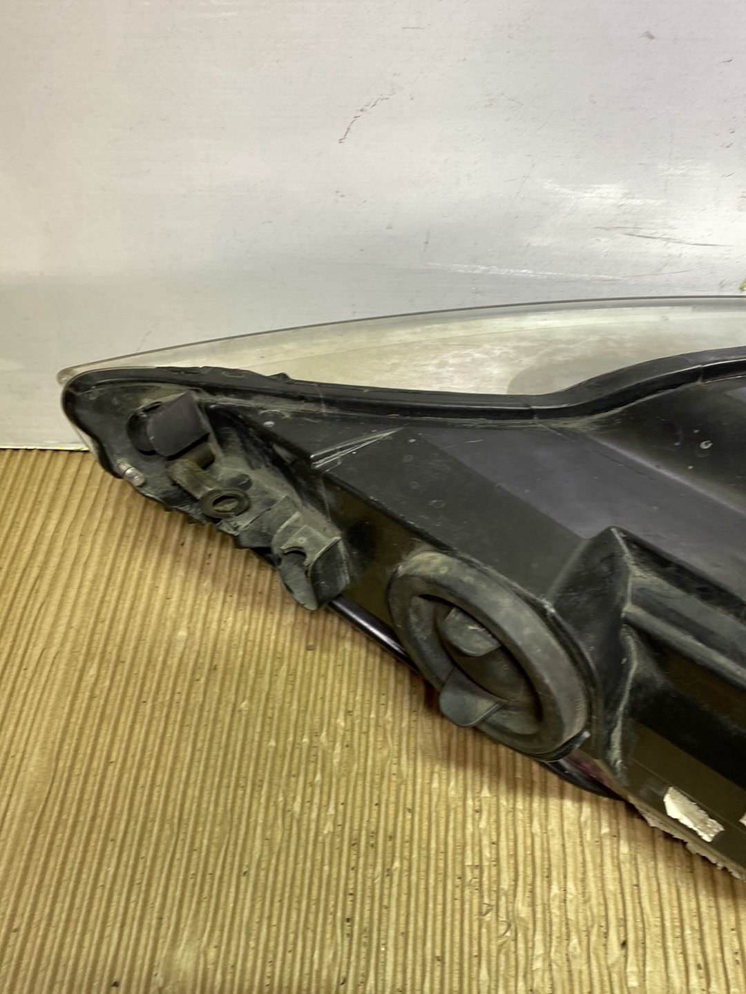 2009 Ford Mondeo- Left Headlight PN: see photos