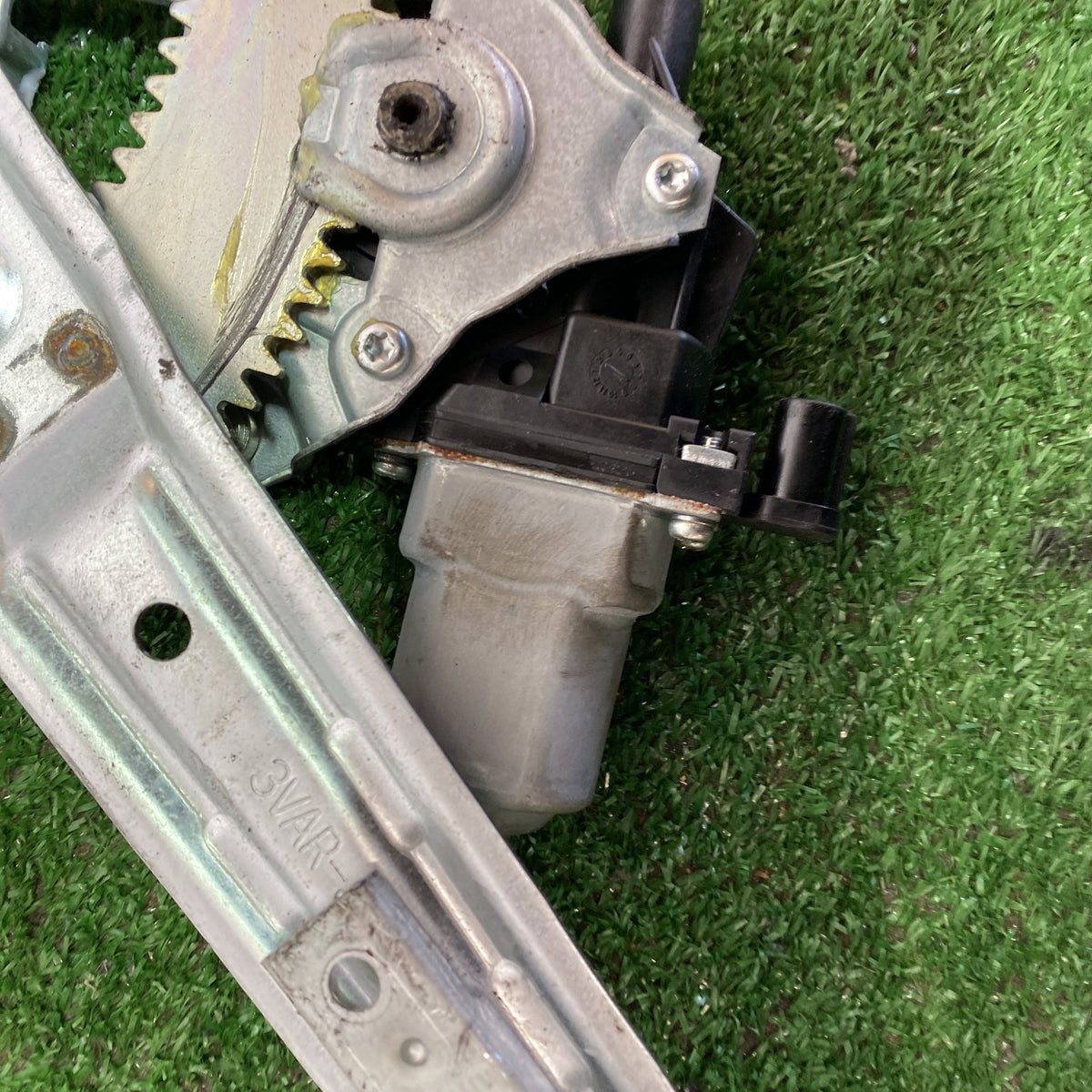 2014 Nissan Note - Right Rear Window Regulator 827203VA0B/ Motor 827311HH0A