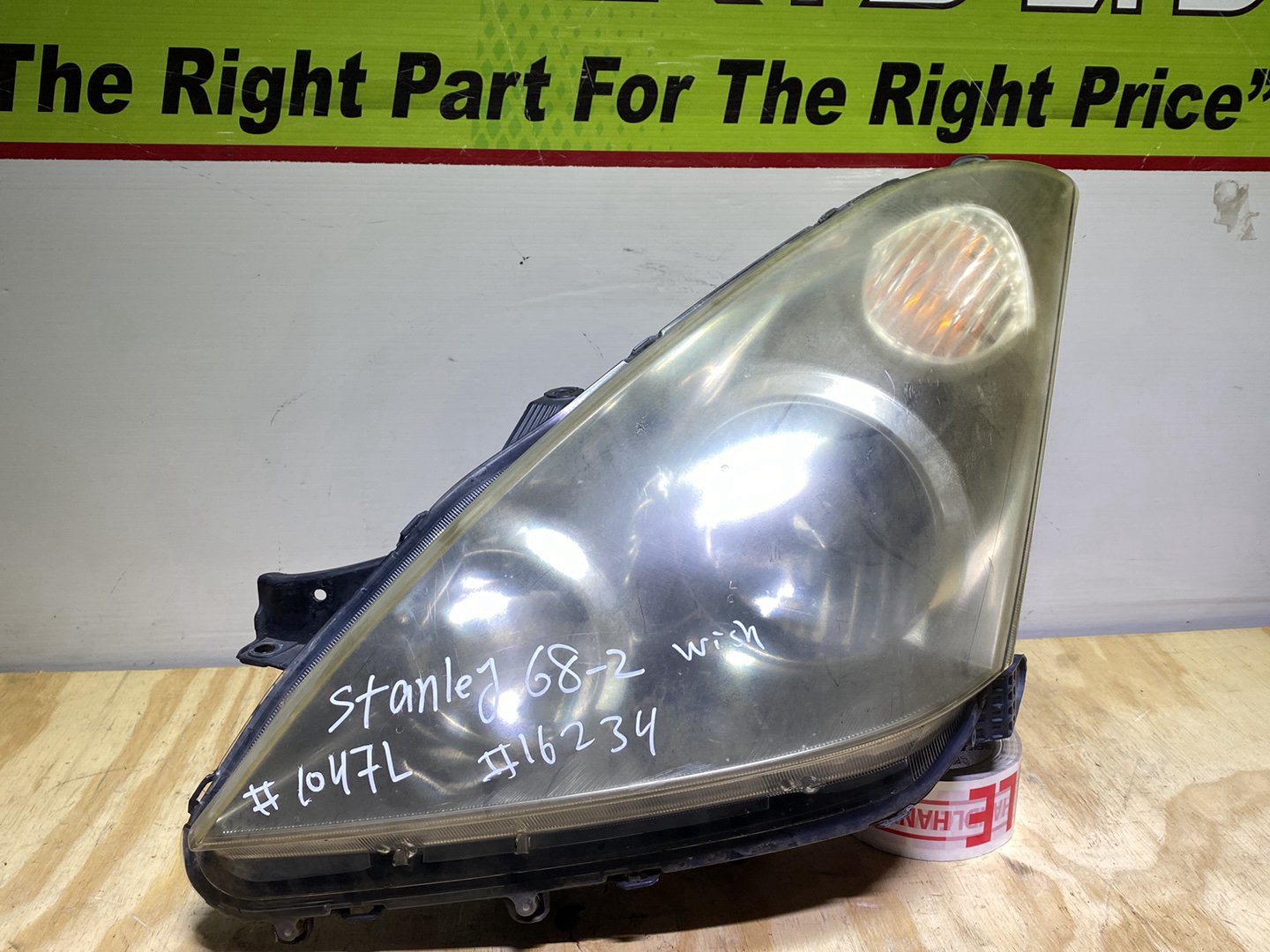 2005 Toyota Wish ANE11 - Left Headlight PN: STANLEY 68-2