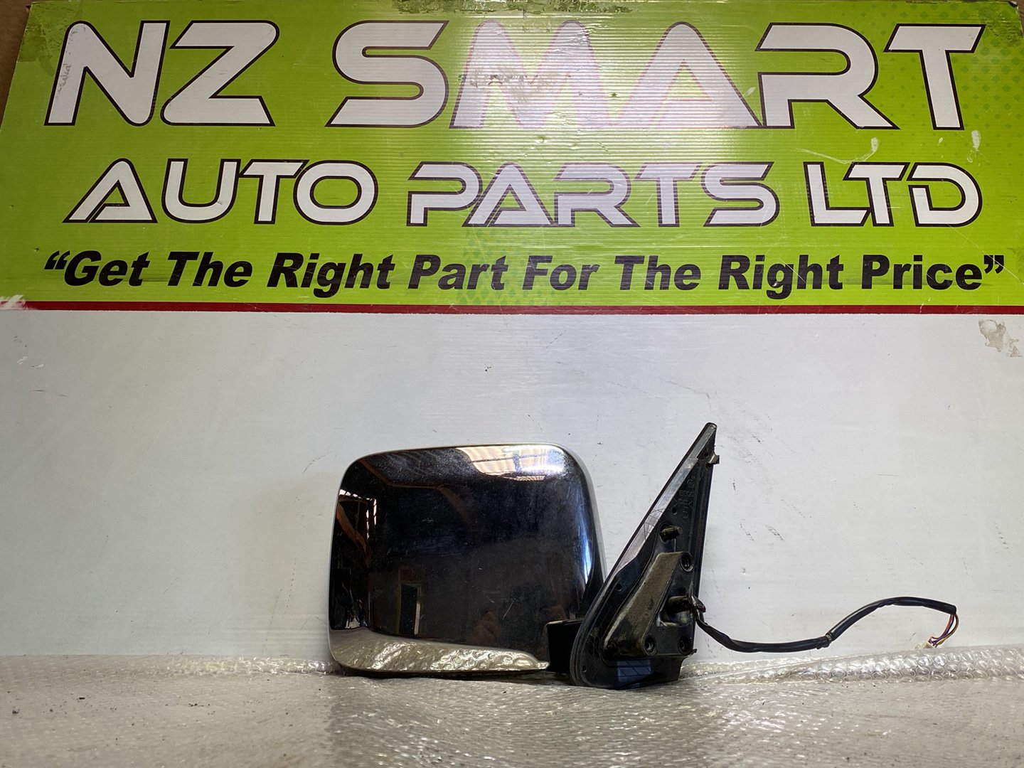 2008 Nissan Caravan- Right Door Mirror PN: 5 wires