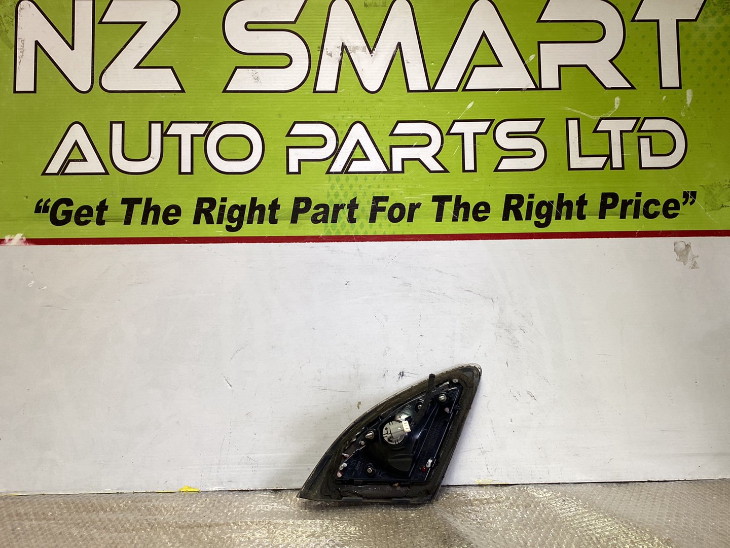 2008 Mazda Atenza- Tailgate Light PN: 132-41055