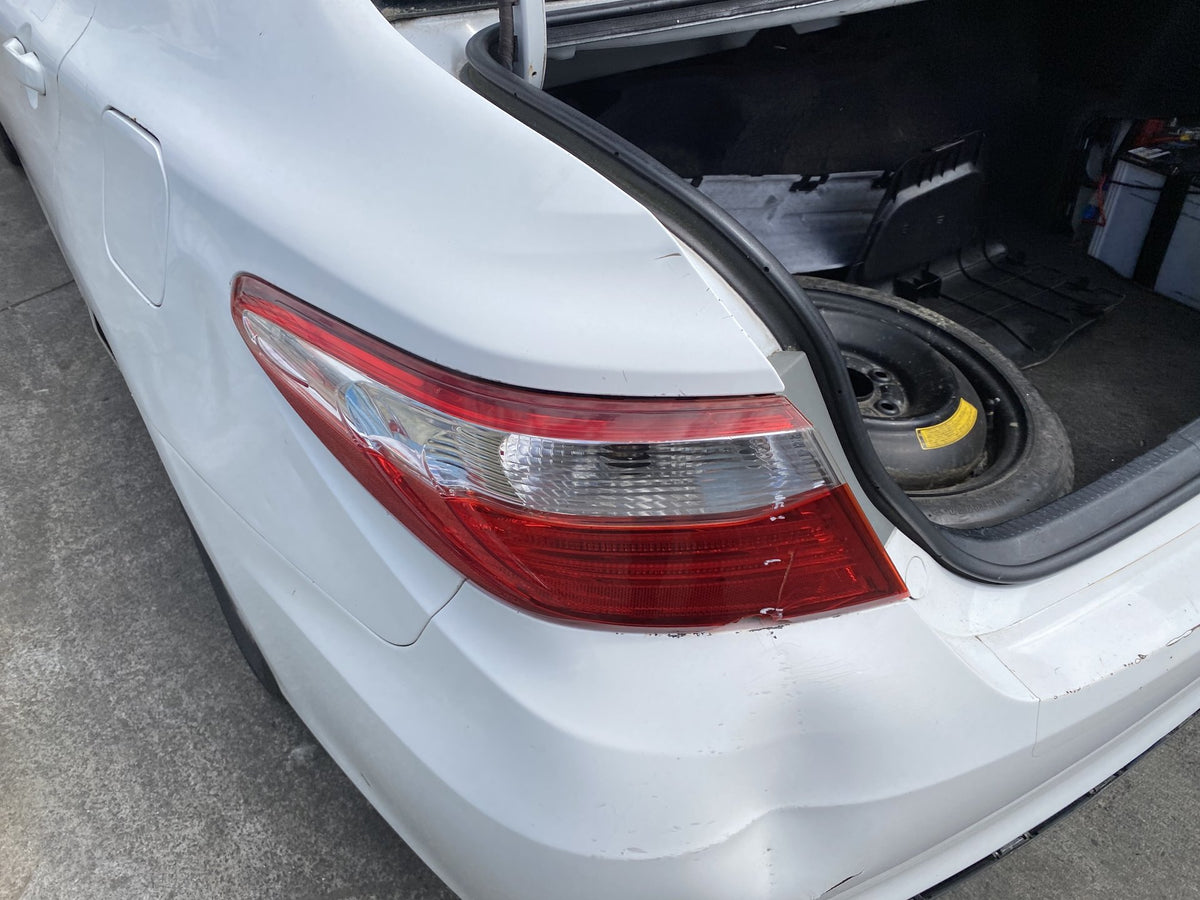 2016 Toyota Camry Hybrid H Dismantling For Parts