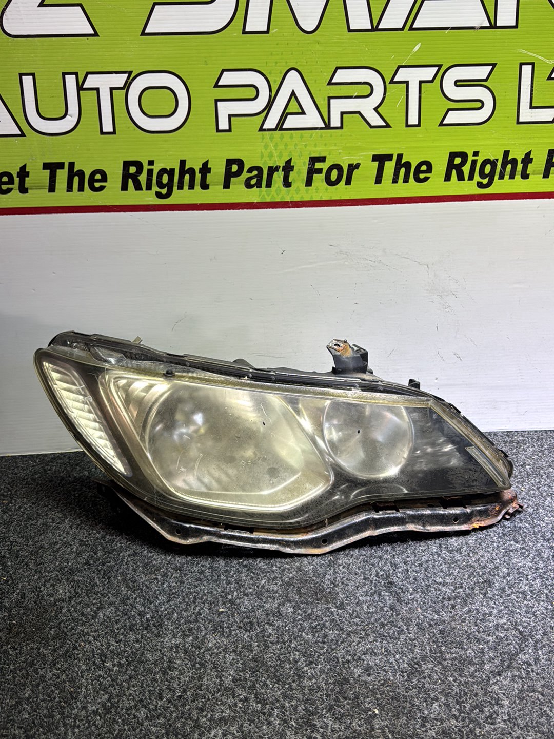 2005 Honda Civic - Right Headlight PN: STANLEY P5476