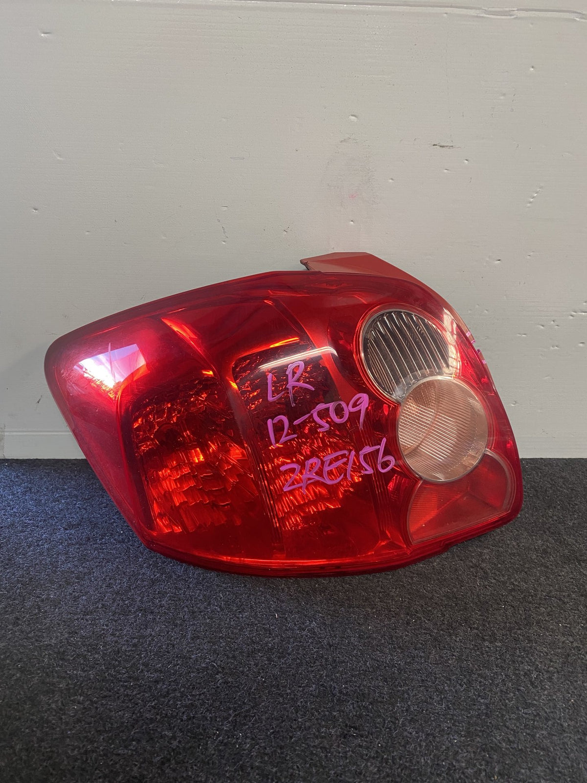 2006 Toyota Corolla - Left Taillight PN: 12-509 damage see pic