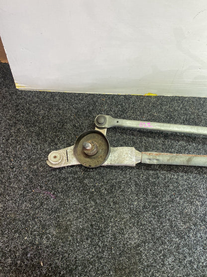 2010 Nissan Juke YF15 - Front Wiper Rack Assembly