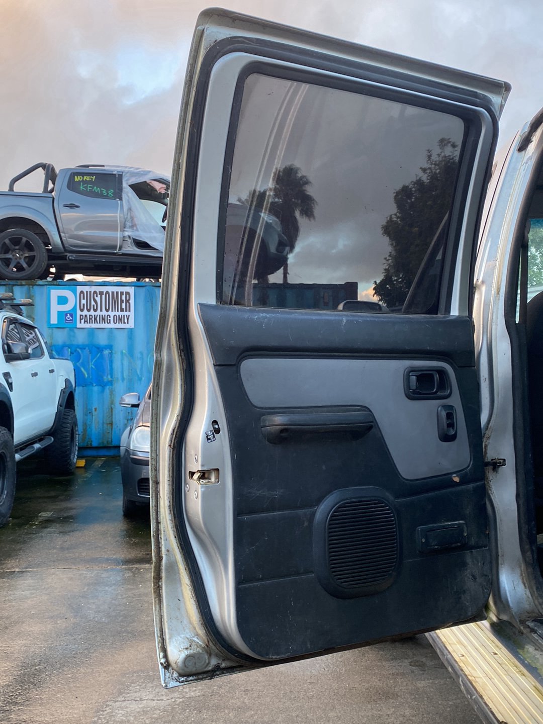 2004 Nissan NP300 Navara  Dismantling For Parts