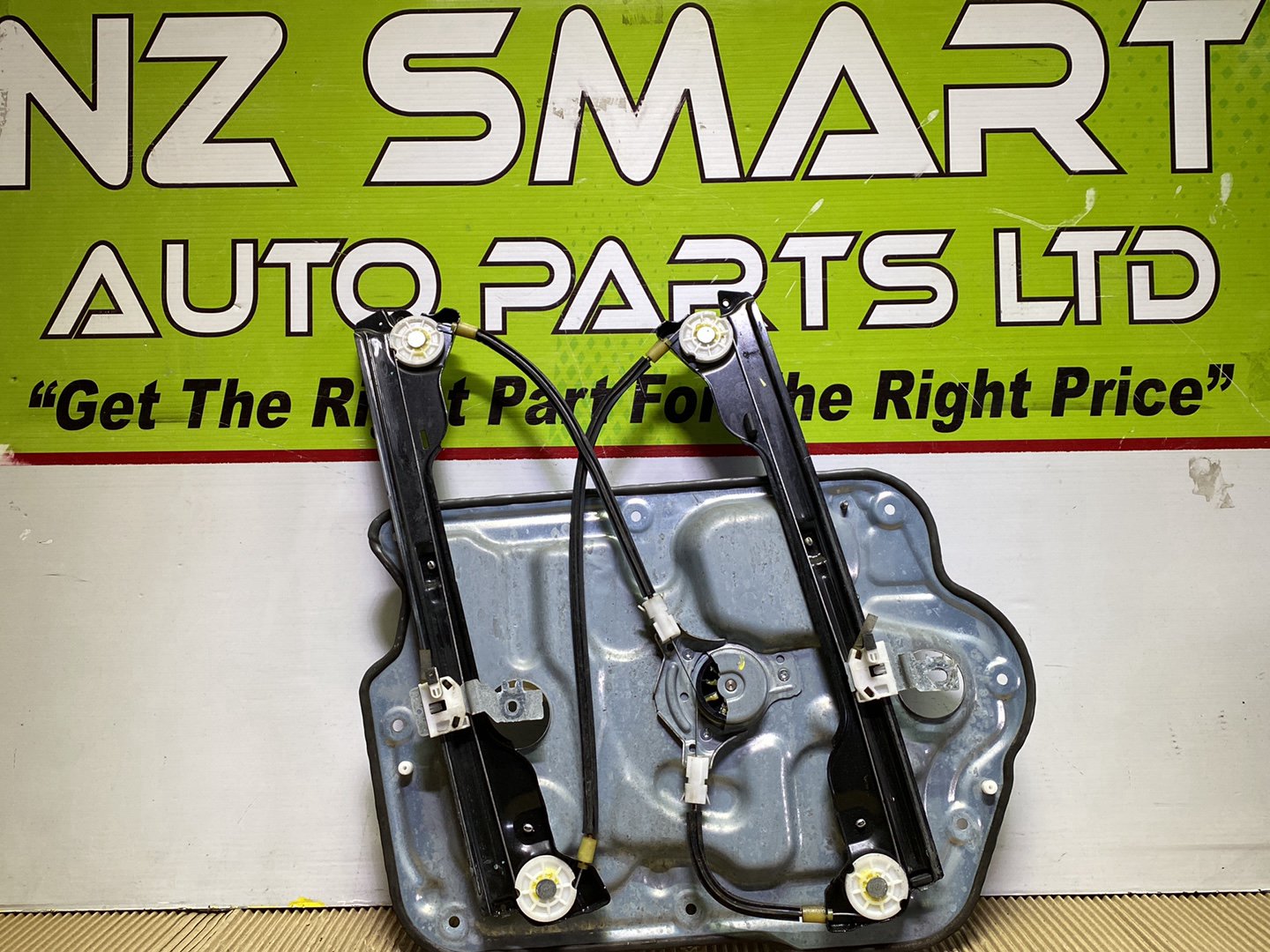 2008 Nissan Dualis KJ10- Right Front Window Regulator/Motor PN: see photos