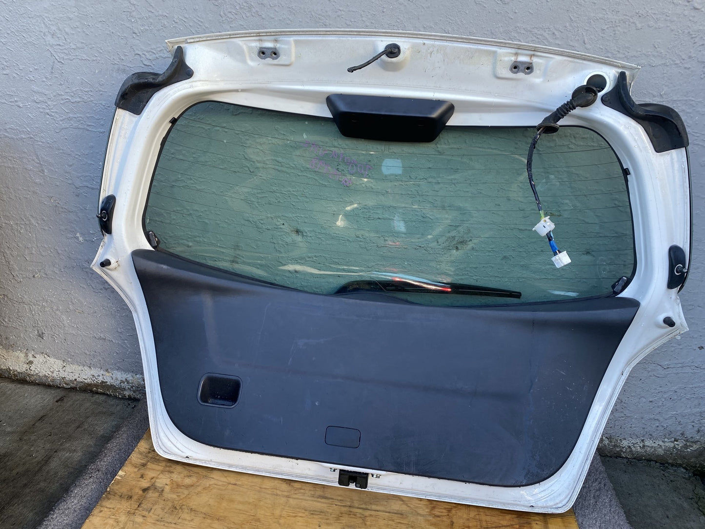 2006 Toyota Vitz KSP90 - Tailgate