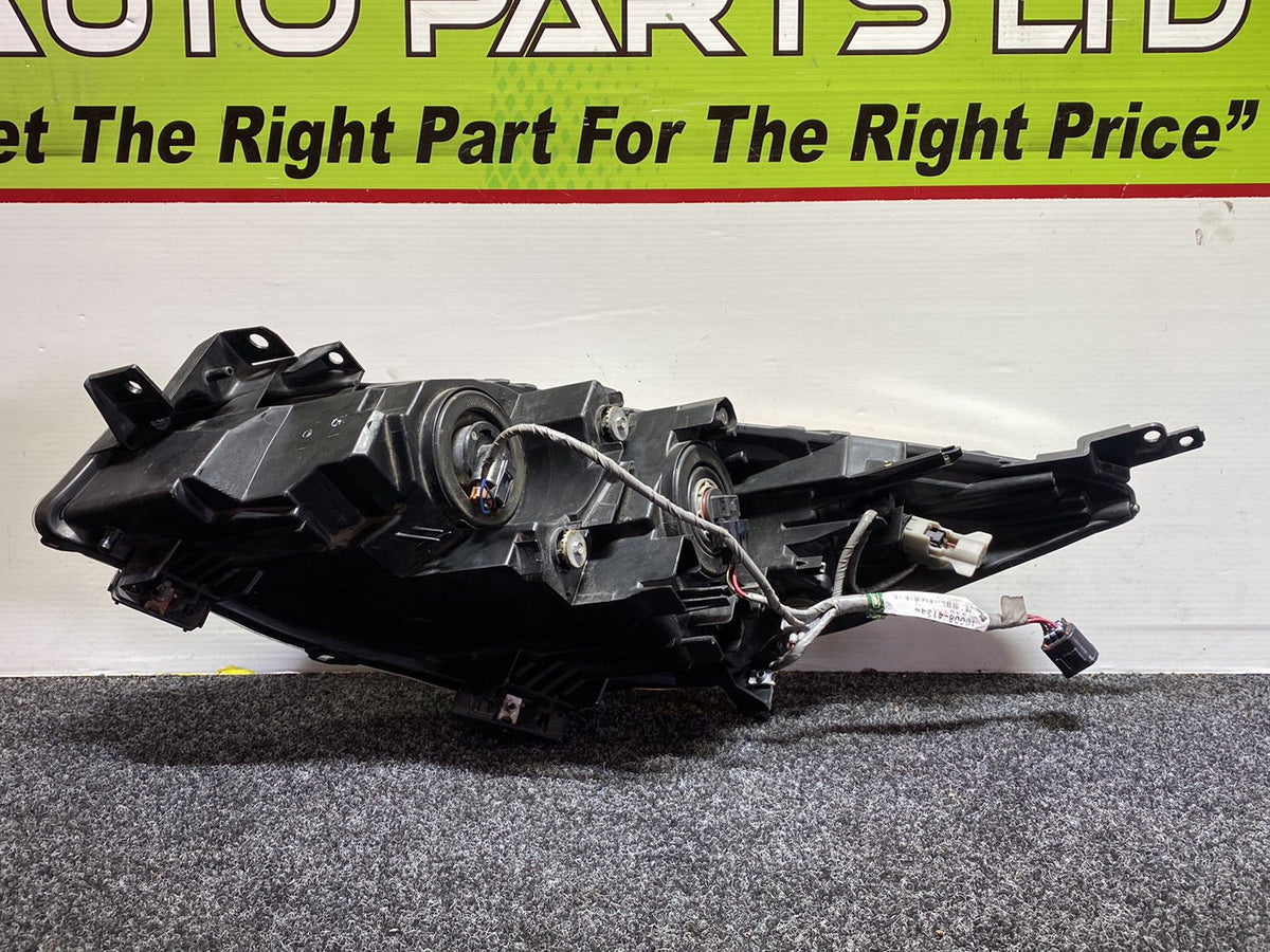 2010 Mazda Axela - Right Headlight Manual Adjust/ Non Hid/ Koito 100-41343