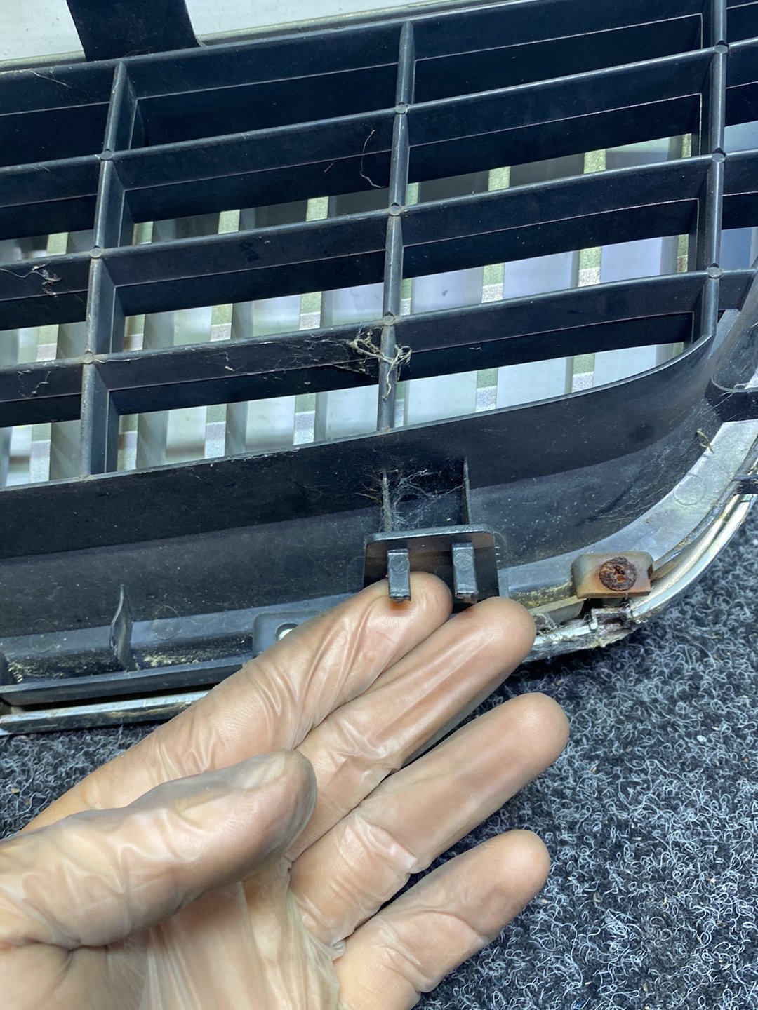 2002 Nissan Pulsar - Upper Bumper Grille PN: 62310 8M400