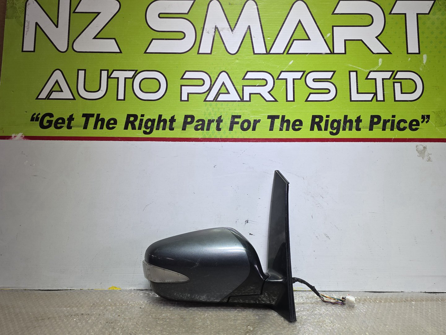 2009 Mitsubishi Grandis- Right Door Mirror PN: 9 wires